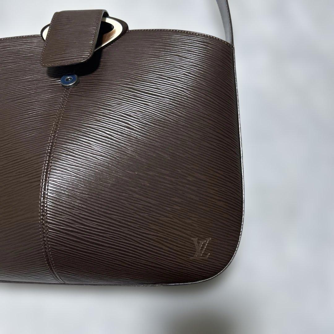 ルイヴィトン　エピ レヴリ モカ ブラウン ワンショルダーバッグ M5216D