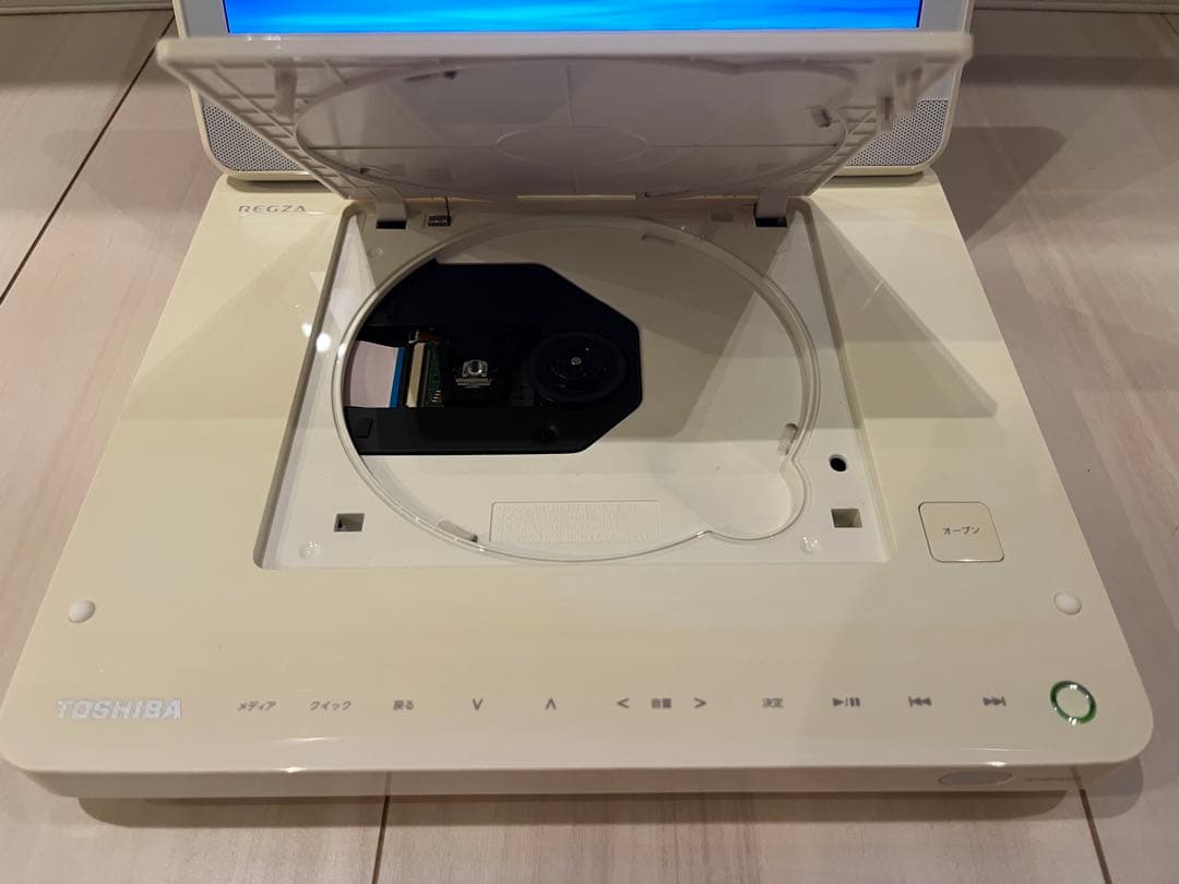 REGZA ポータブルブルーレイプレーヤー SD-BP900S 　東芝　レグザ