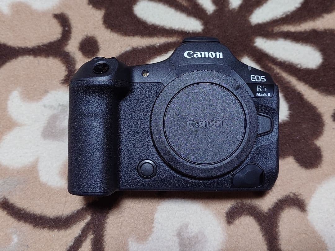 おまけ付　Canon EOS R5 Mark II 本体