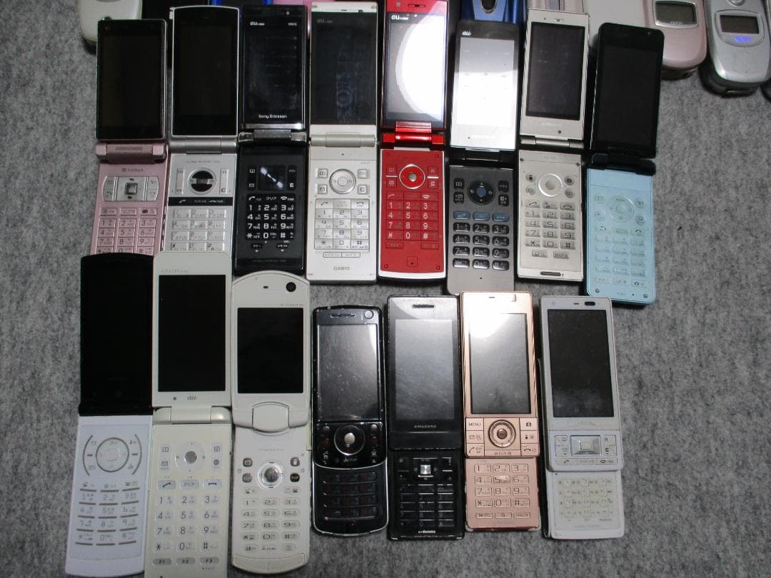 携帯電話 49台　ガラケー