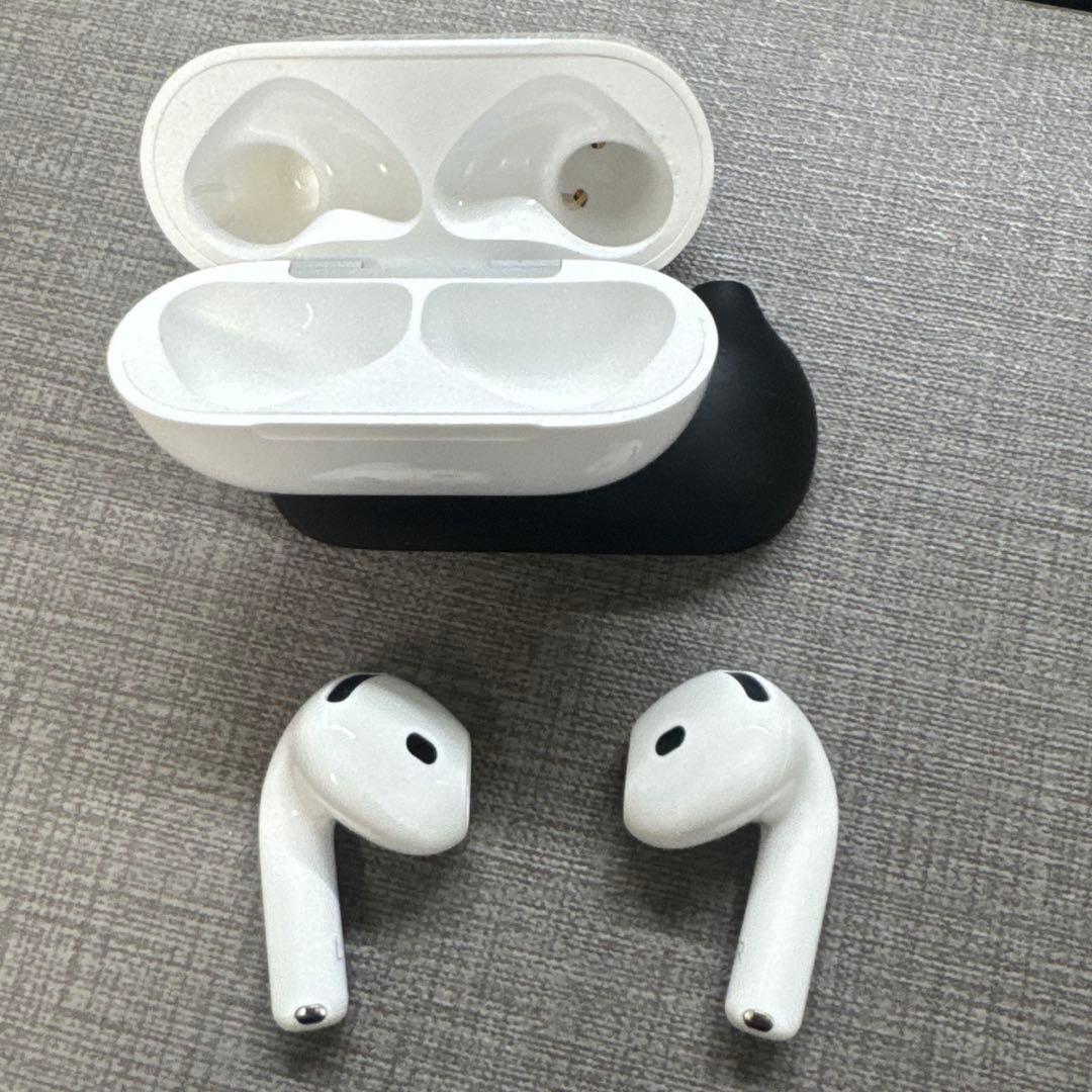 Apple AirPods 4 美品ノイズキャンセリング搭載 第四世代