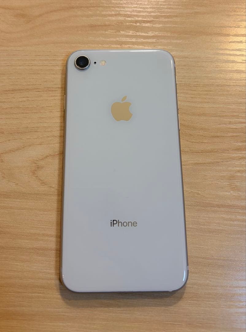 iPhone 8 シルバー 64GB 中古　バッテリー85%