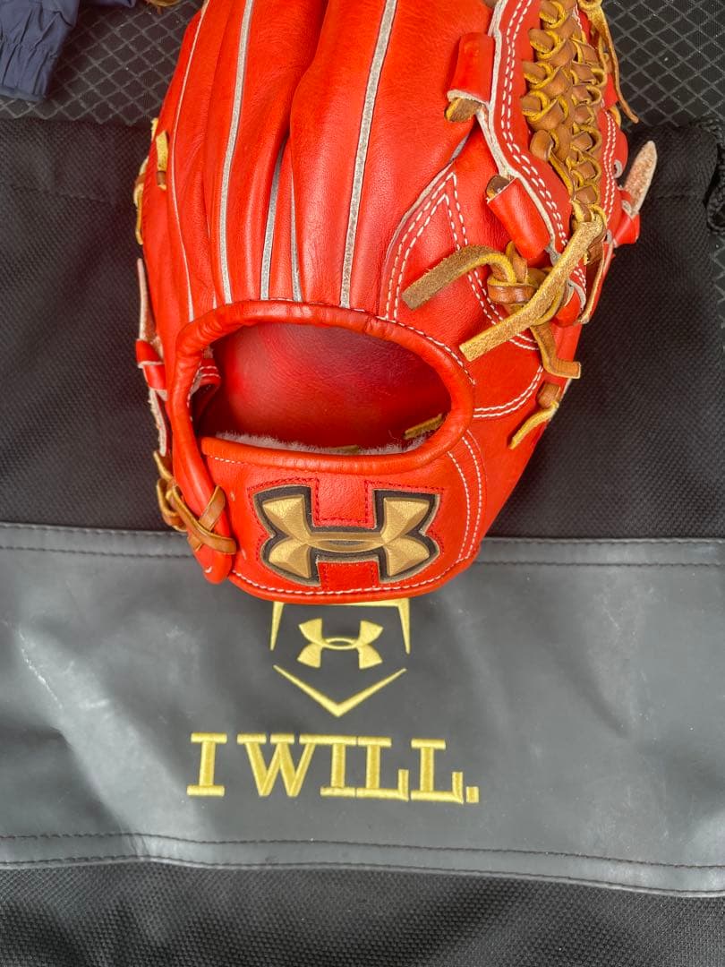 Under Armour 硬式野球グローブ　内野手　収納袋付き