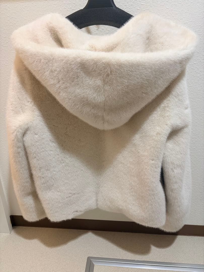 新品未使用品CALRA エコファーフードコート　ホワイト