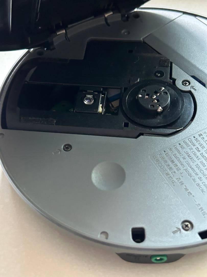 Sony D-NE241 CDウォークマン CDプレーヤー　ソニー　ポータブル