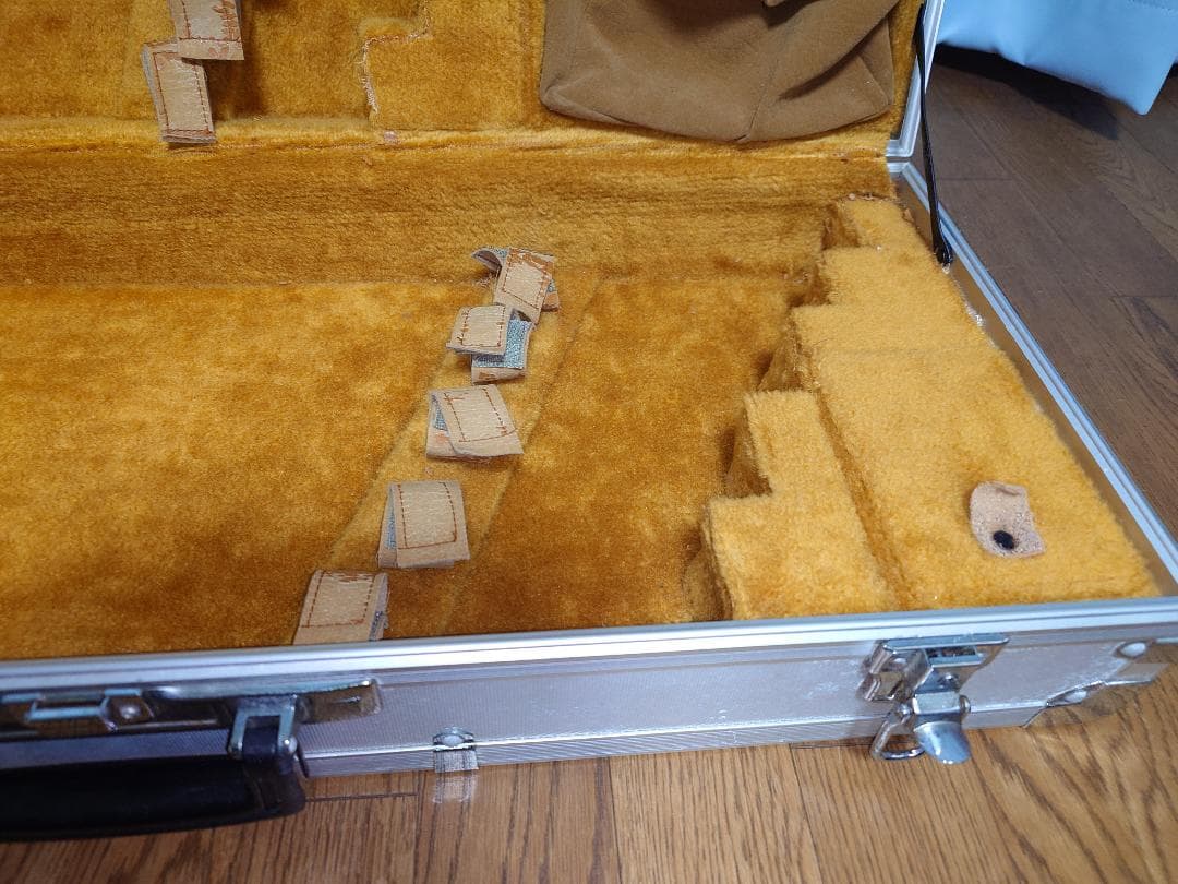 r*4様 尺八ケース　アルミ製ハードケースです。