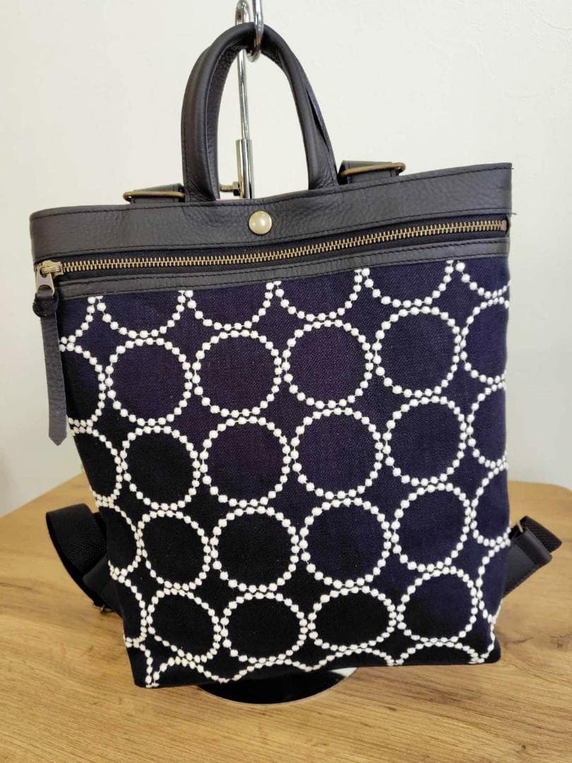 ミナペルホネン/2025tambourineタンバリンネイビー×白/牛革A4