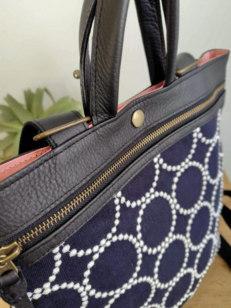 ミナペルホネン/2025tambourineタンバリンネイビー×白/牛革A4