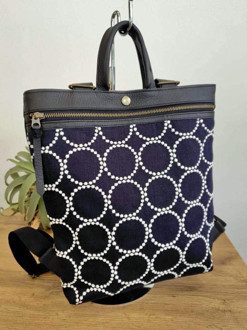 ミナペルホネン/2025tambourineタンバリンネイビー×白/牛革A4