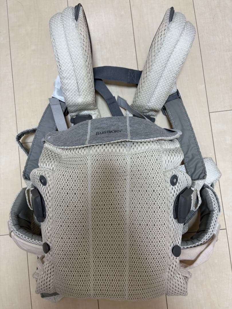 ベビージョルン　ベビーキャリアハーモニー　クリーム