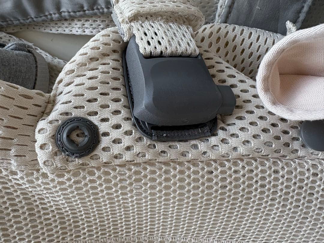 ベビージョルン　ベビーキャリアハーモニー　クリーム