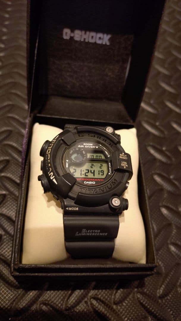 マ*4様 フロッグマン　メン・イン・ブラック