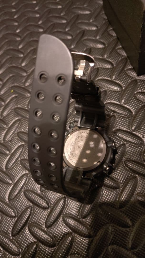 マ*4様 フロッグマン　メン・イン・ブラック