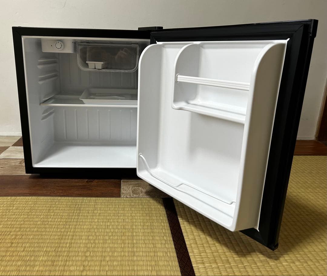 【2022年製】【動作確認済】ベルソス小型冷蔵庫　46L ブラック