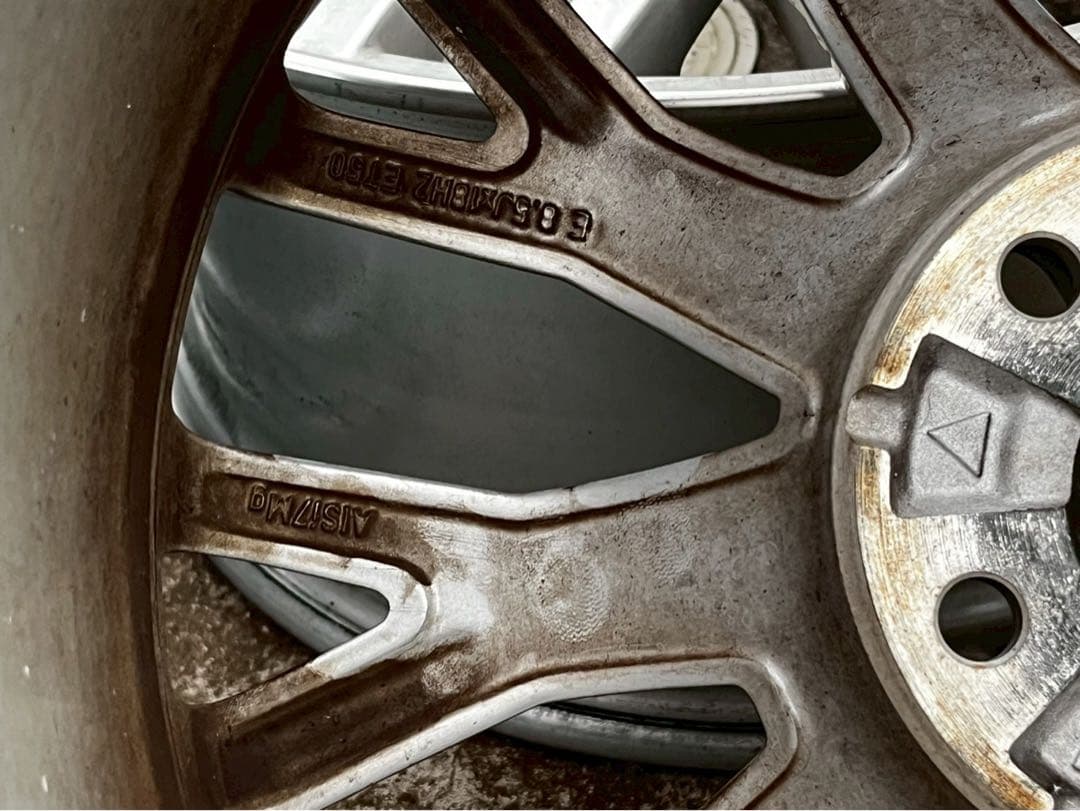 Audi アウディ 18インチホイール 多スポークデザイン