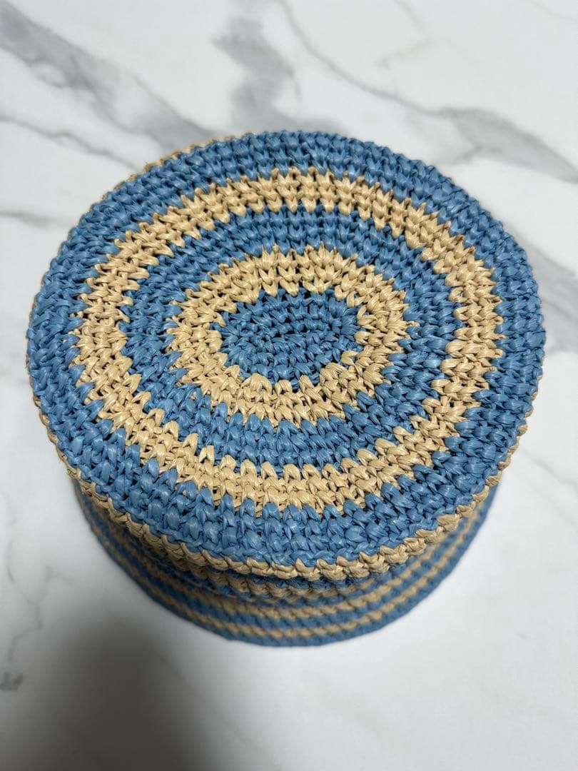 PRADA バケットハット 青とベージュストライプ