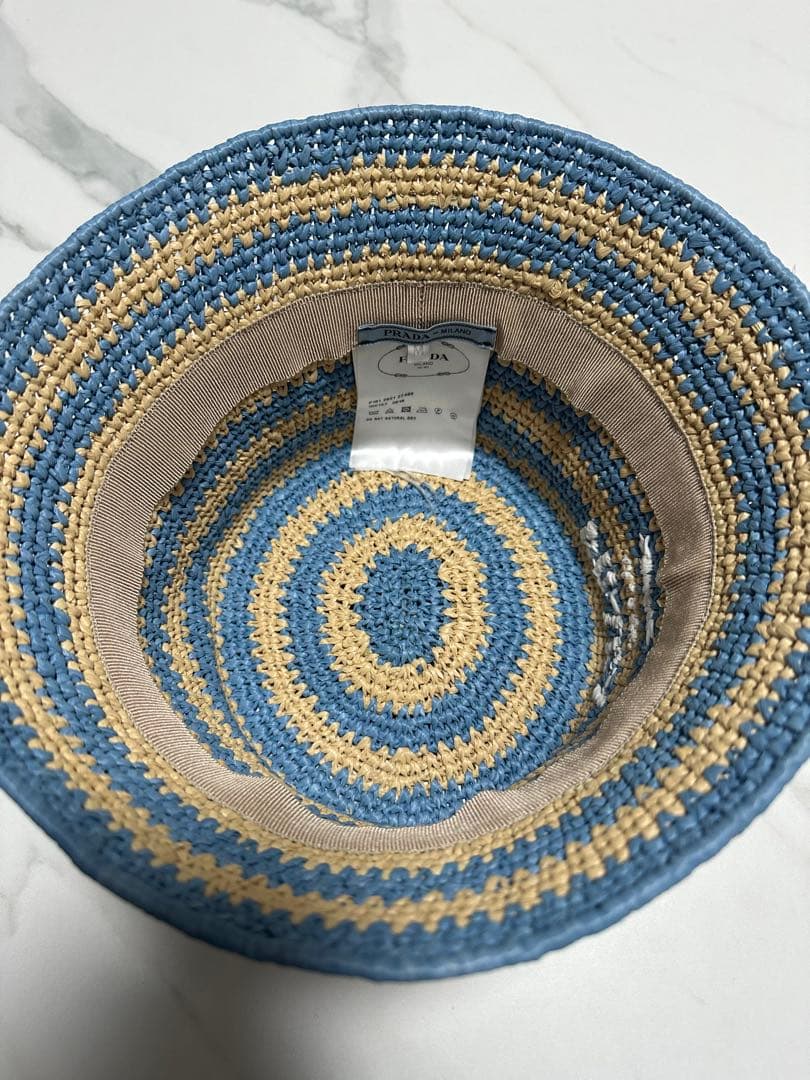 PRADA バケットハット 青とベージュストライプ