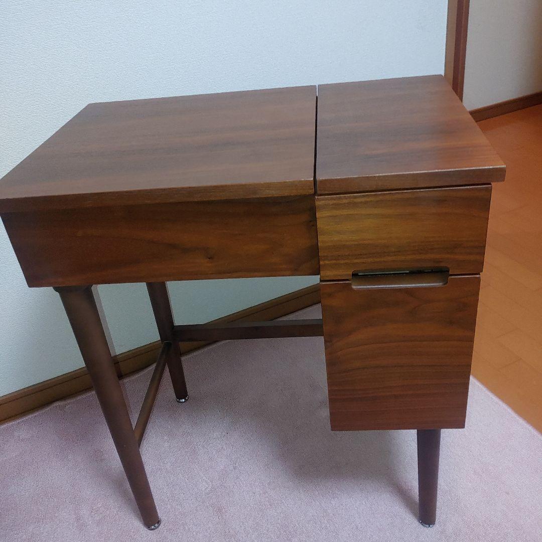 北欧家具　『emo（エモ）』のドレッサー