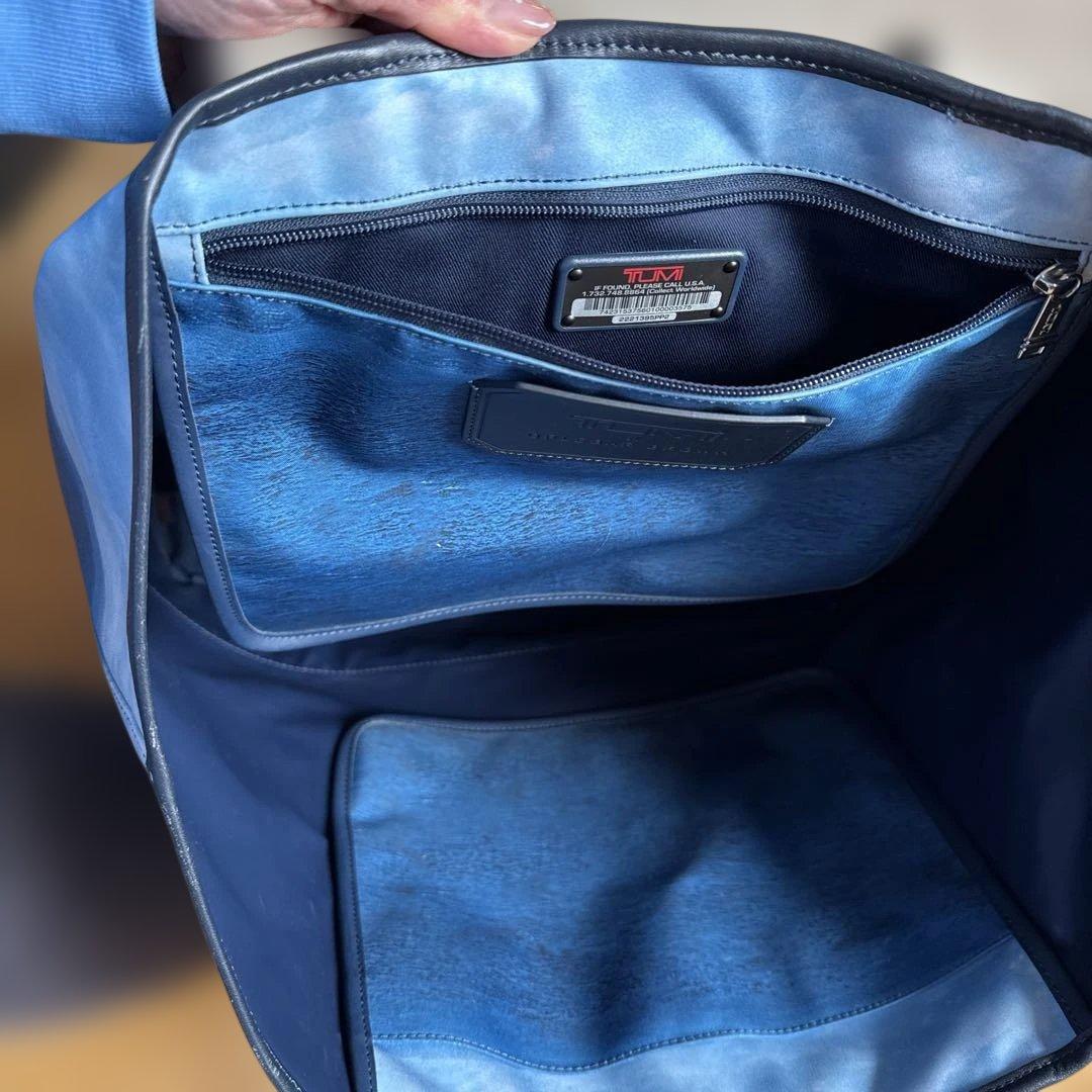 TUMI トートバッグ 厚めのゴム素材