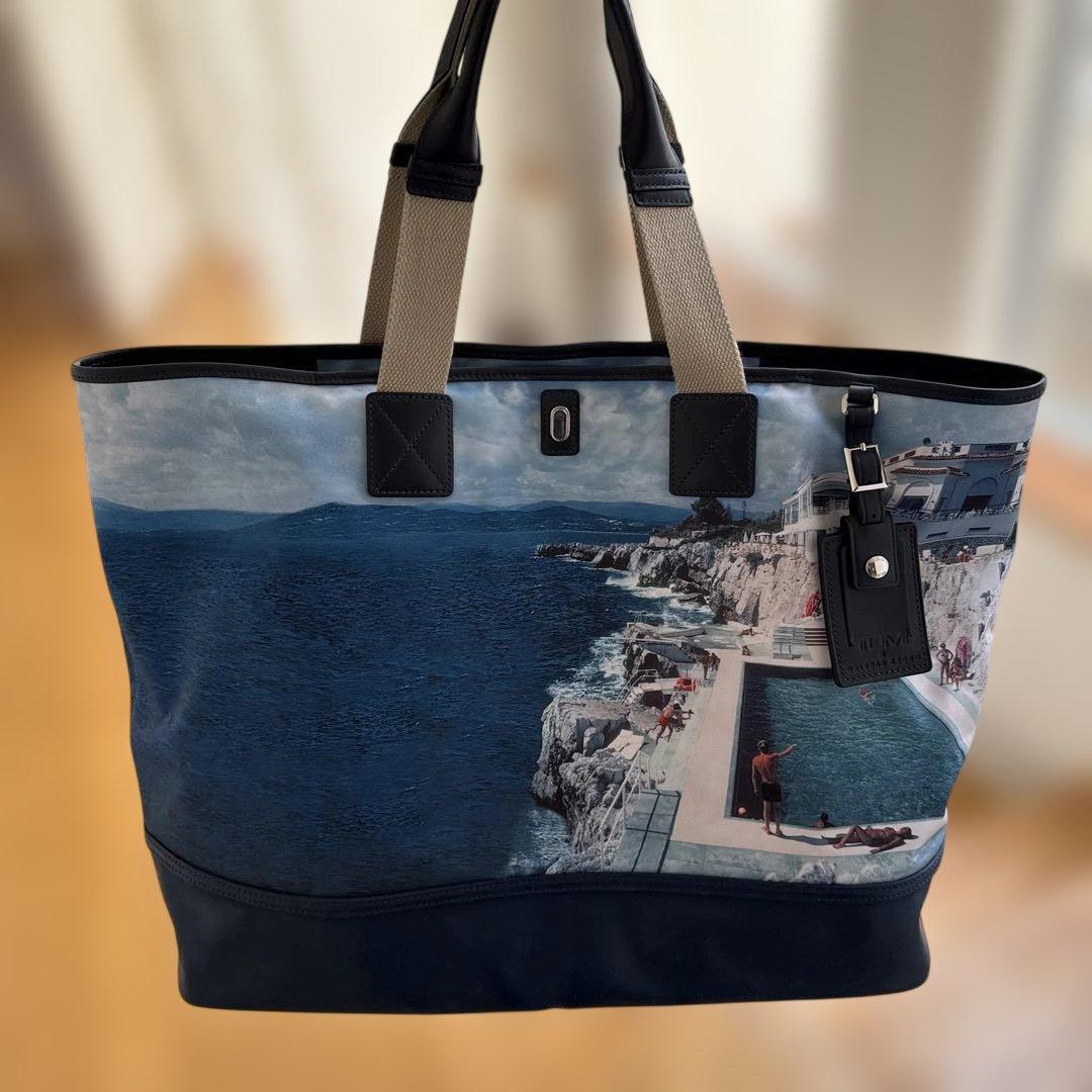 TUMI トートバッグ 厚めのゴム素材