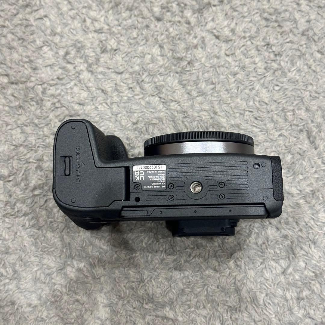 【美品】Canon EOS R8 本体　バッテリー2つ