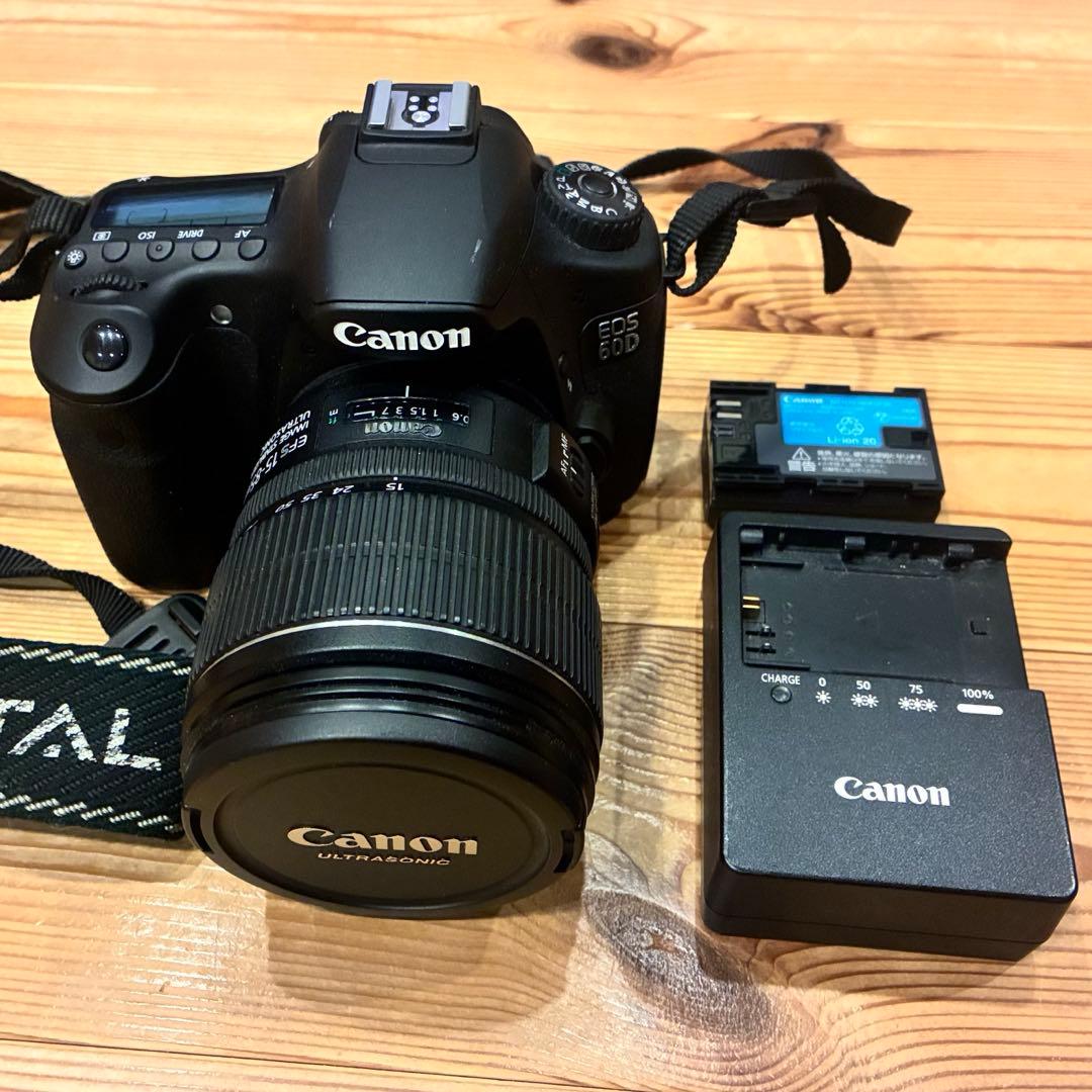 【美品】Canon EOS 60D デジタル一眼レフカメラ　レンズ充電器付き