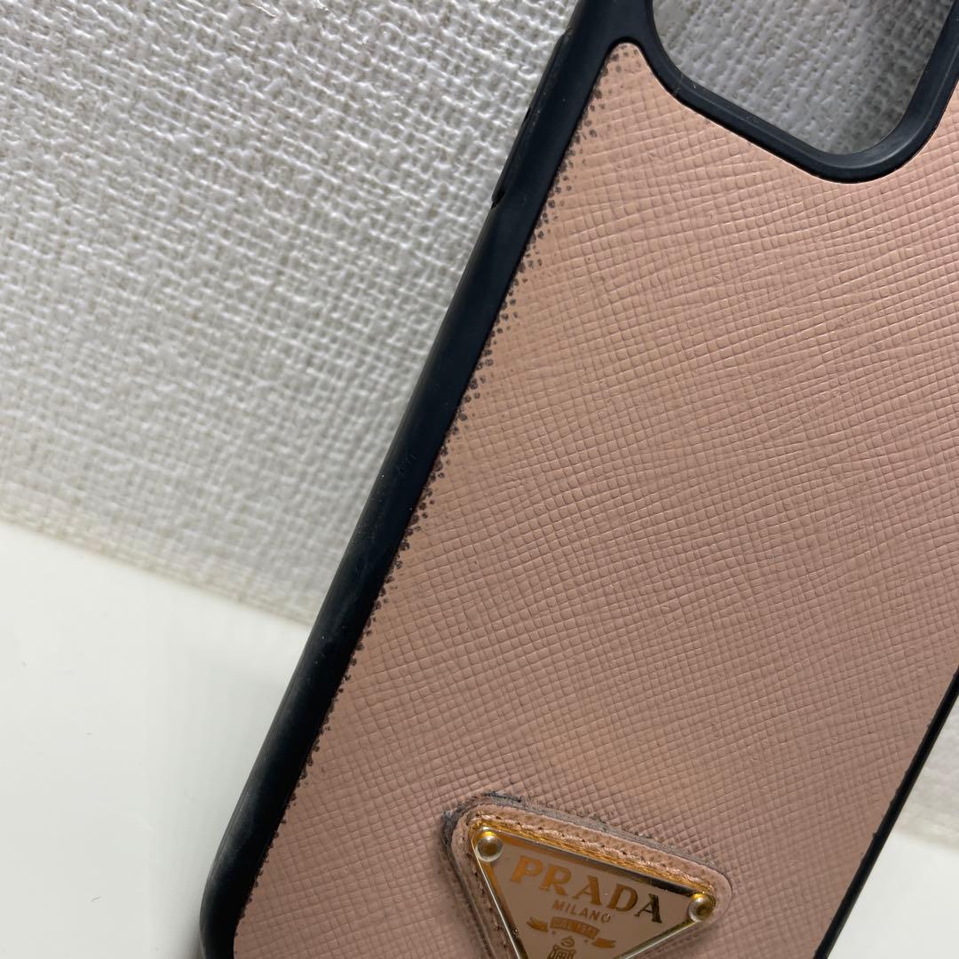 PRADA iPhoneケース　iPhone12で使用