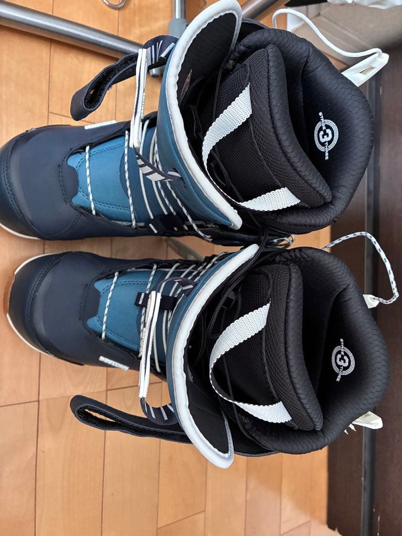 新品23-24モデルディーラックス 女性用スノーボードブーツ 23.5cm