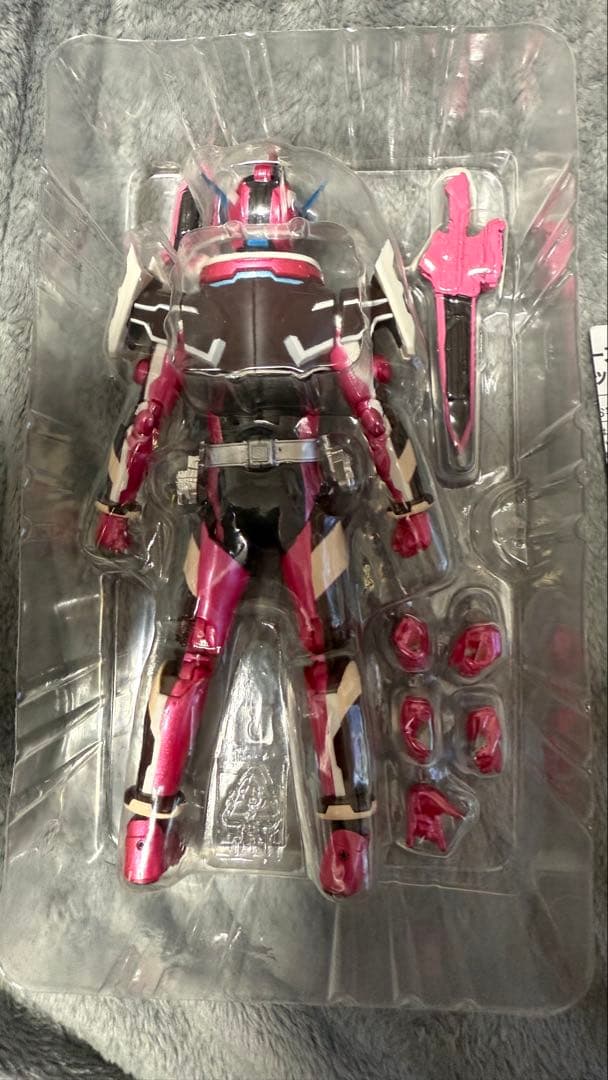 バンダイ　S.H.Figuarts 仮面ライダーセイバー