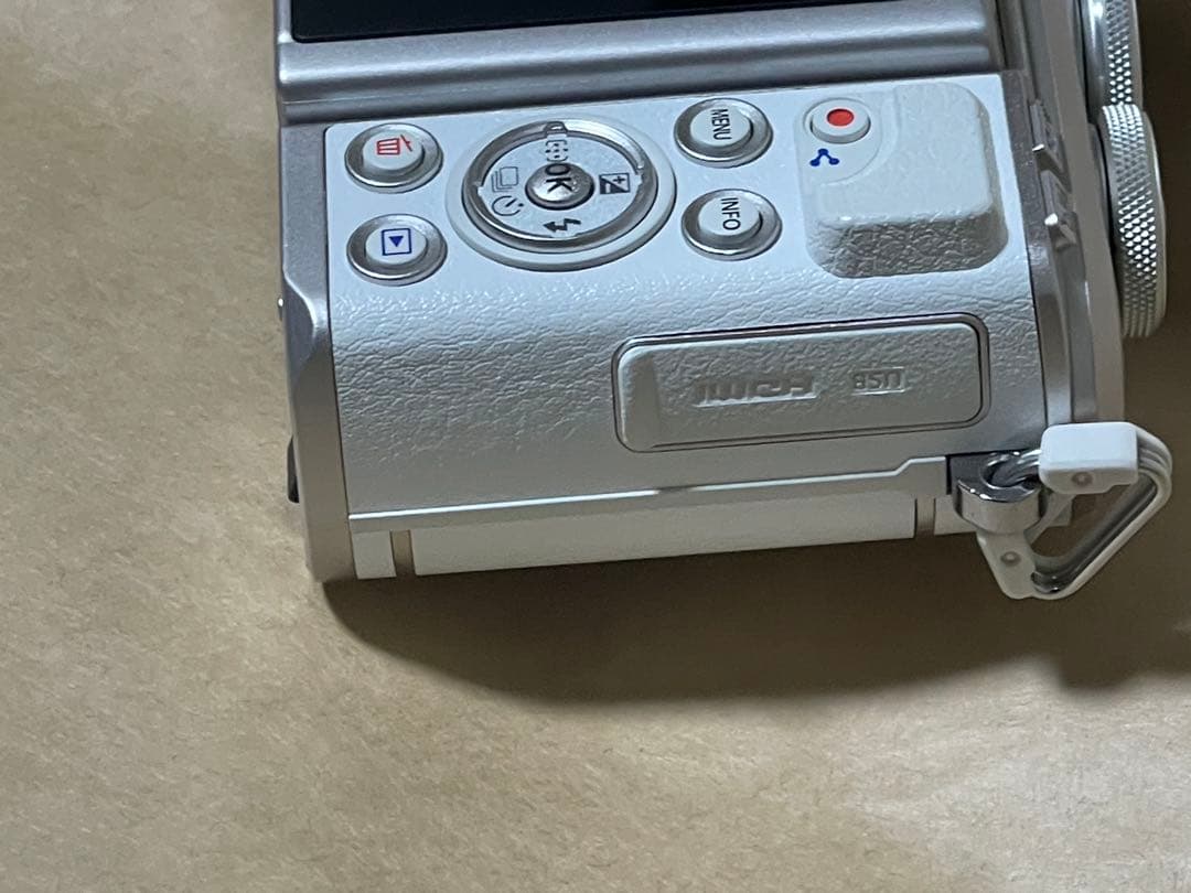 展示品　OLYMPUS PEN E-PL10 ホワイト　ダブルズームキット