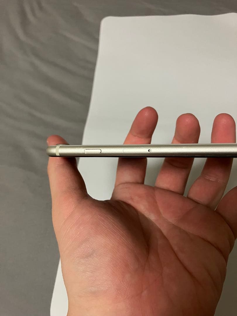 美品Apple iPhone SE3 バッテリー100% SIMフリー