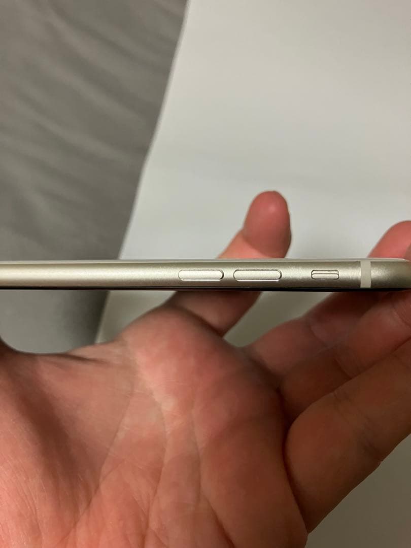 美品Apple iPhone SE3 バッテリー100% SIMフリー