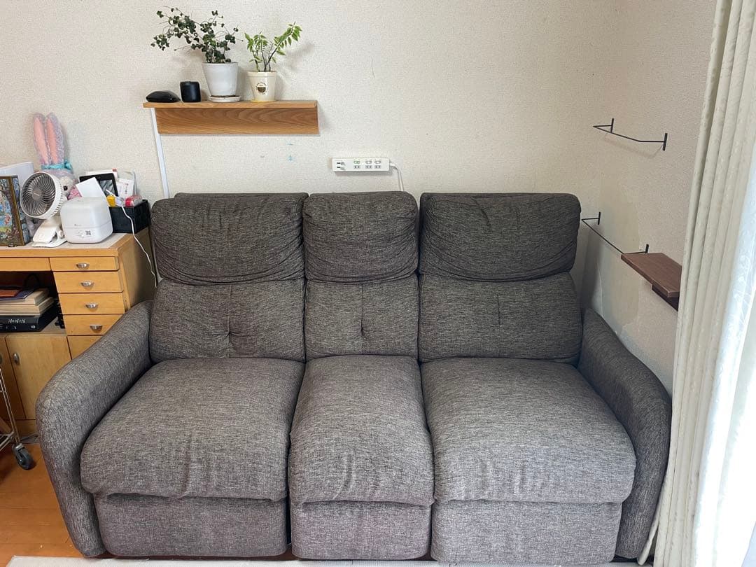 【中川しゅんや】ニトリ電動リクライニングソファ3人掛け（岐阜)