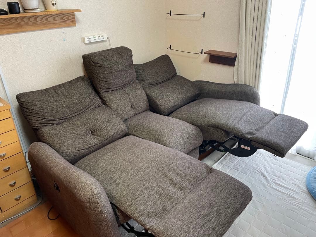 【中川しゅんや】ニトリ電動リクライニングソファ3人掛け（岐阜)