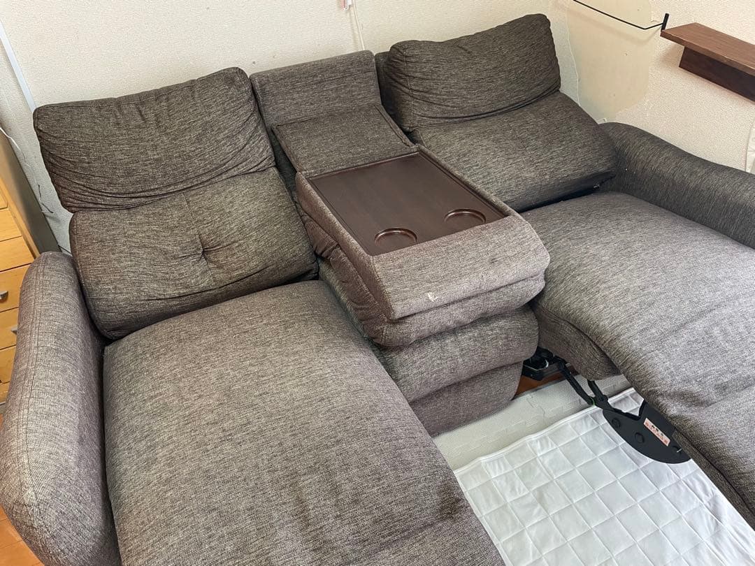 【中川しゅんや】ニトリ電動リクライニングソファ3人掛け（岐阜)