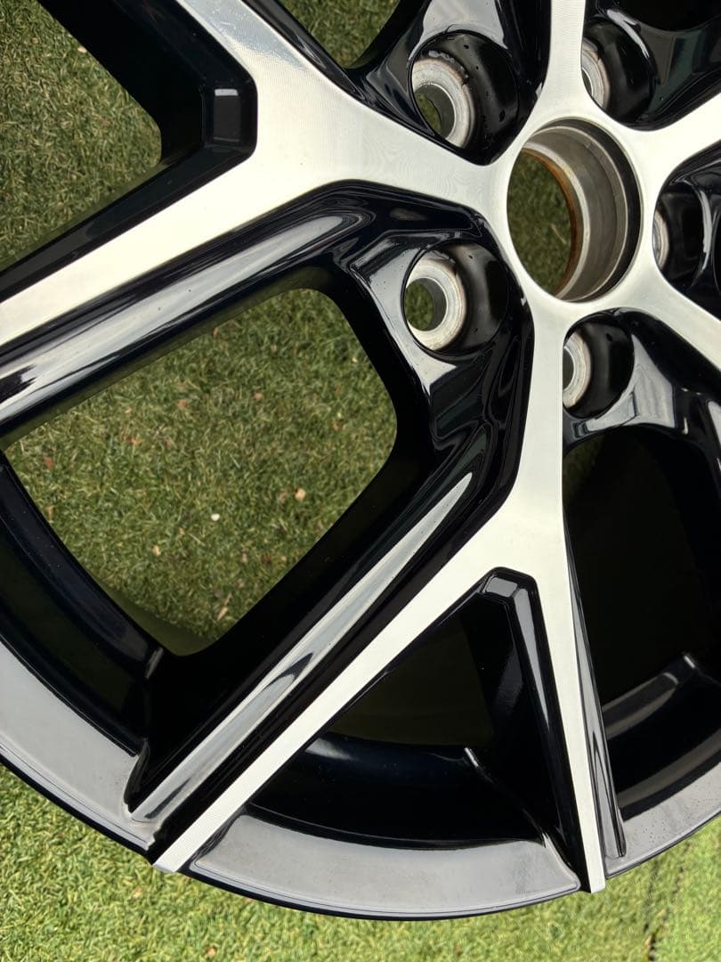 トヨタ　ハリアー60 18インチアルミホイール