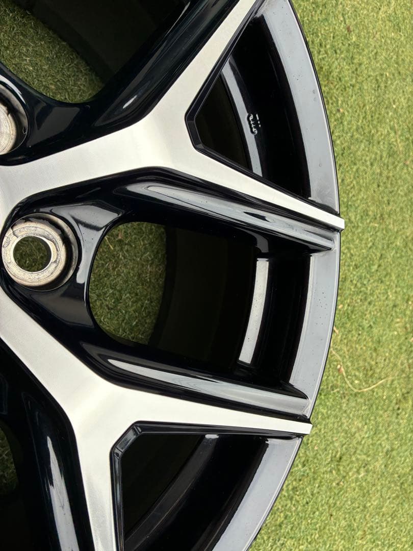 トヨタ　ハリアー60 18インチアルミホイール