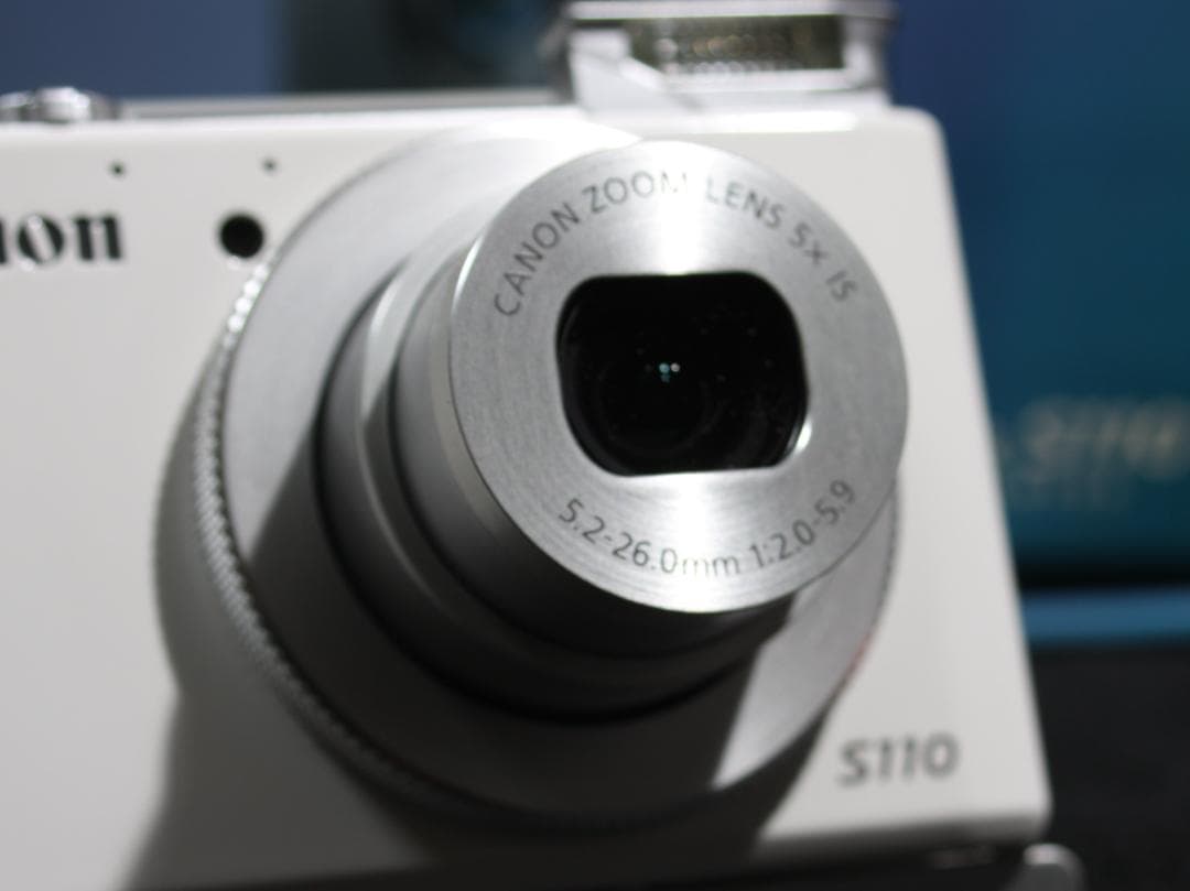 Canon PowerShot S110 ホワイト 本体と付属品