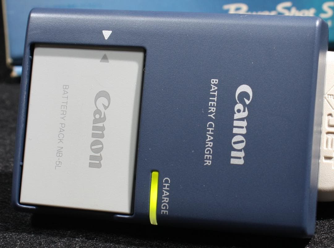 Canon PowerShot S110 ホワイト 本体と付属品