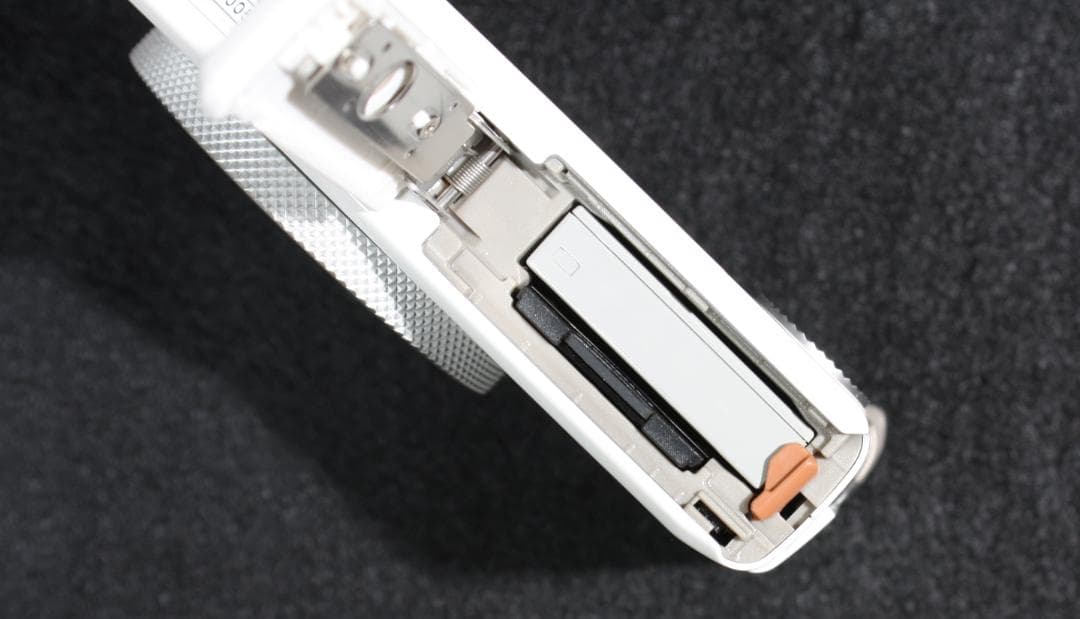 Canon PowerShot S110 ホワイト 本体と付属品