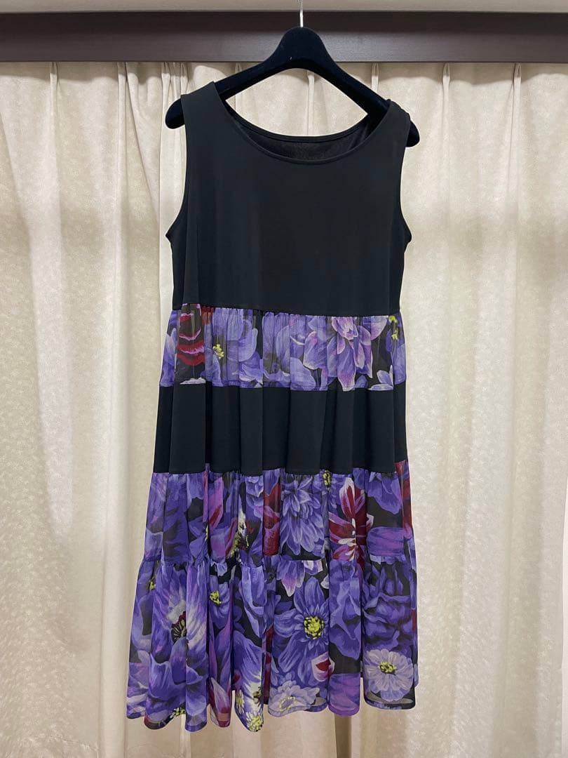 TOKUKO 1er VOL 黒と紫の花柄ノースリーブチュニック 9号