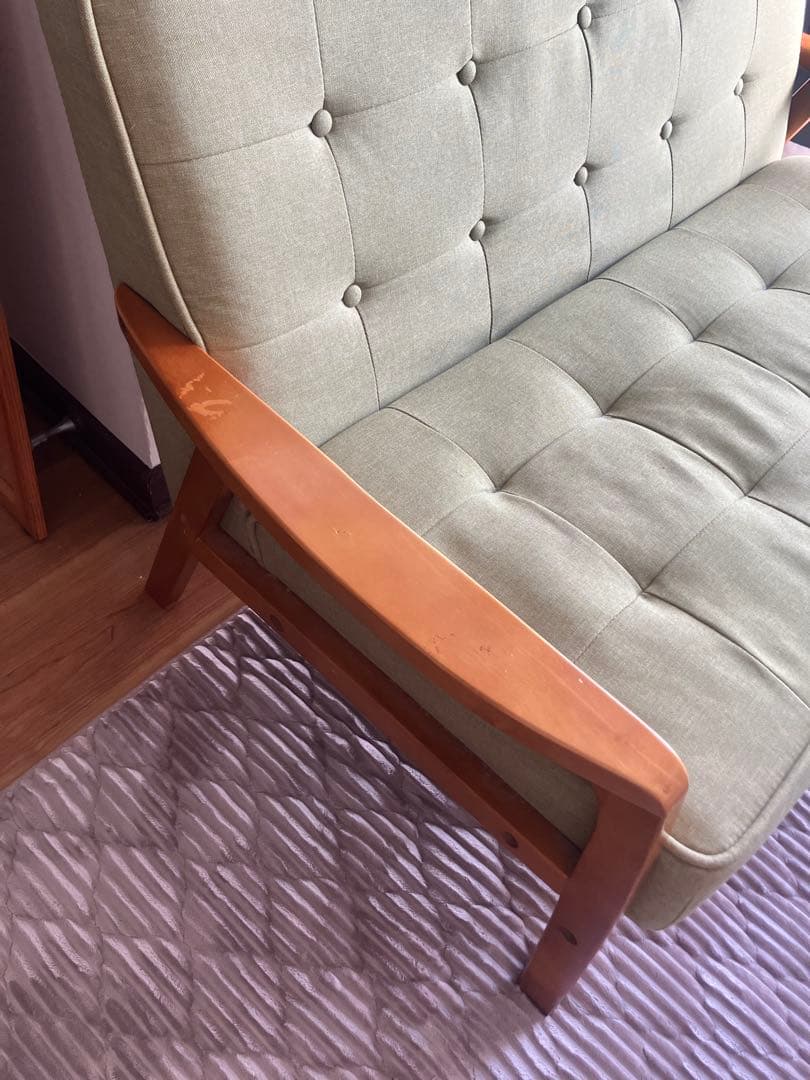 緑色 ボタン付き2人掛けソファ