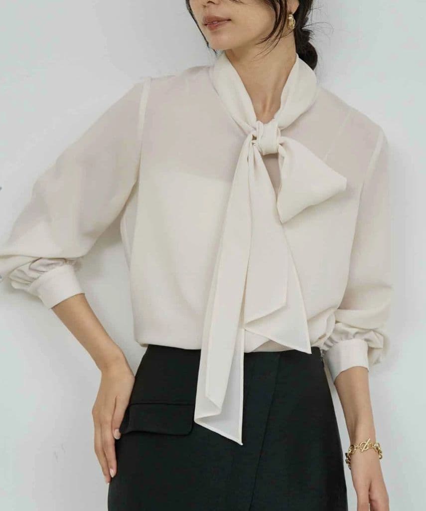 【美品】2024年製　ガリャルダガランテ　フィネスボウタイブラウス　とろみ素材