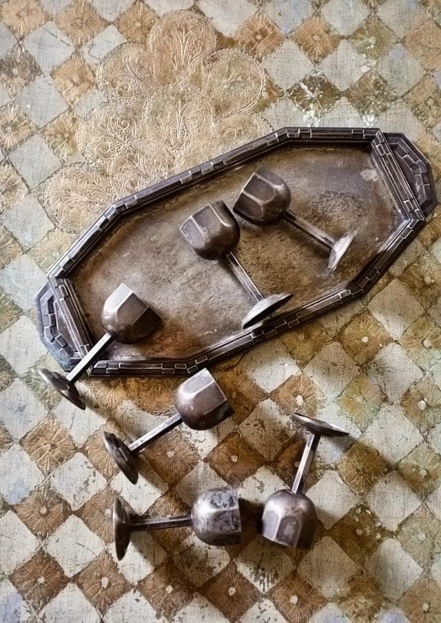 sold 1900s フランス 多数派オクトゴナル リキュールカップとトレイ