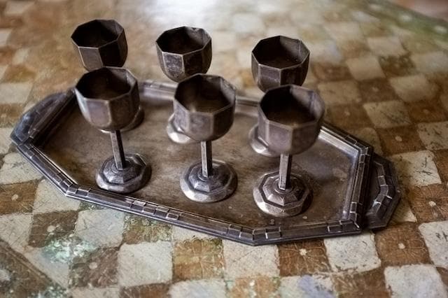 sold 1900s フランス 多数派オクトゴナル リキュールカップとトレイ