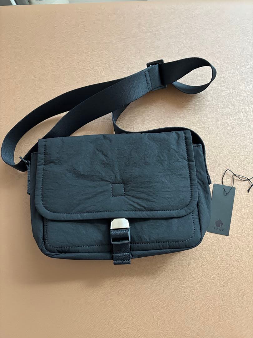 kuros'（クロス）ナイロンミニメッセンジャーバッグ