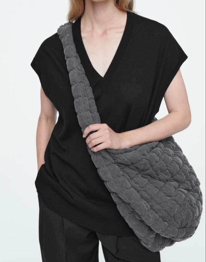 完売品 COS オーバーサイズ キルトショルダーバッグ グレー