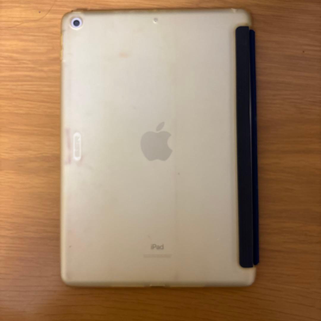 シルバー iPad 第8世代　32GB 本体 スマートカバー付き