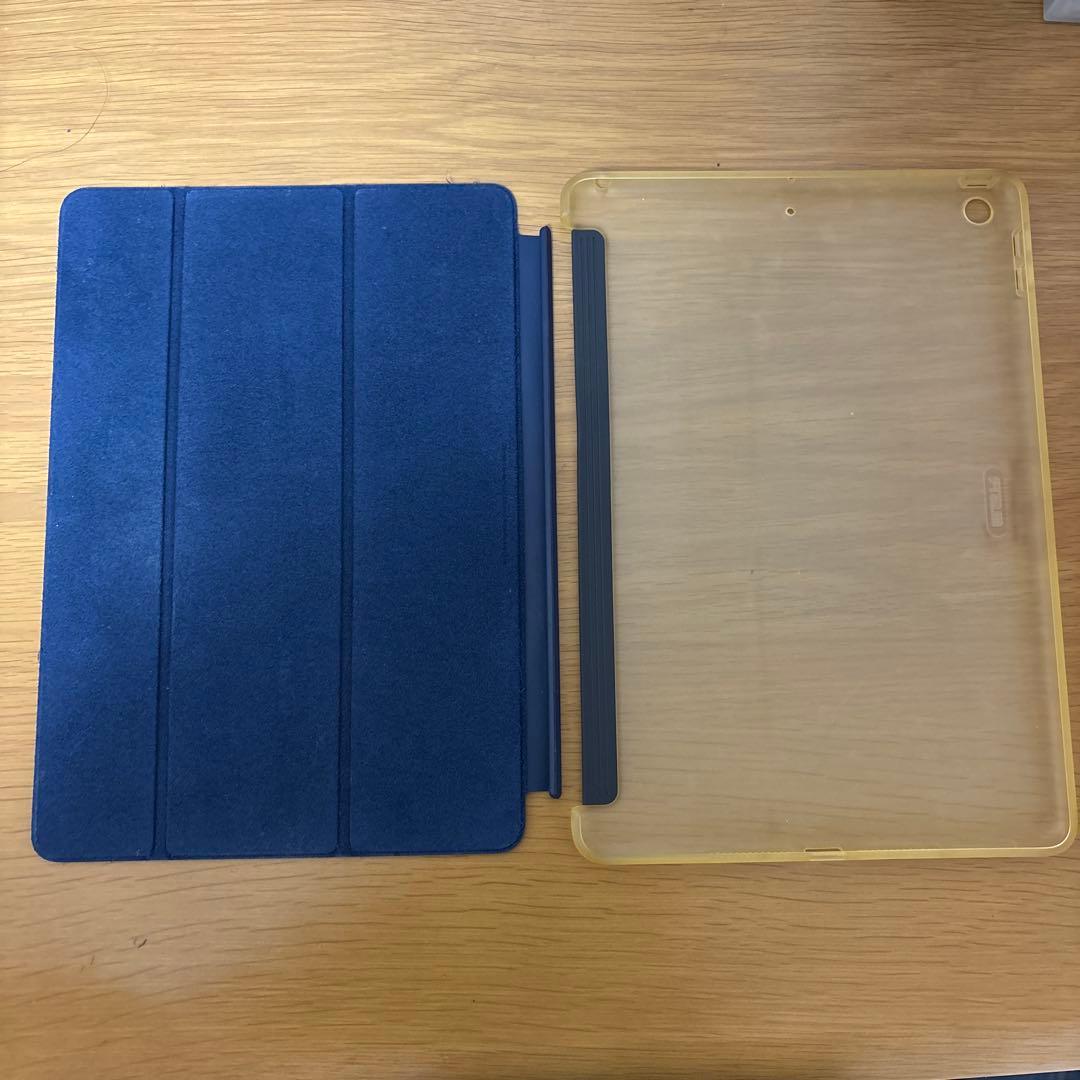 シルバー iPad 第8世代　32GB 本体 スマートカバー付き