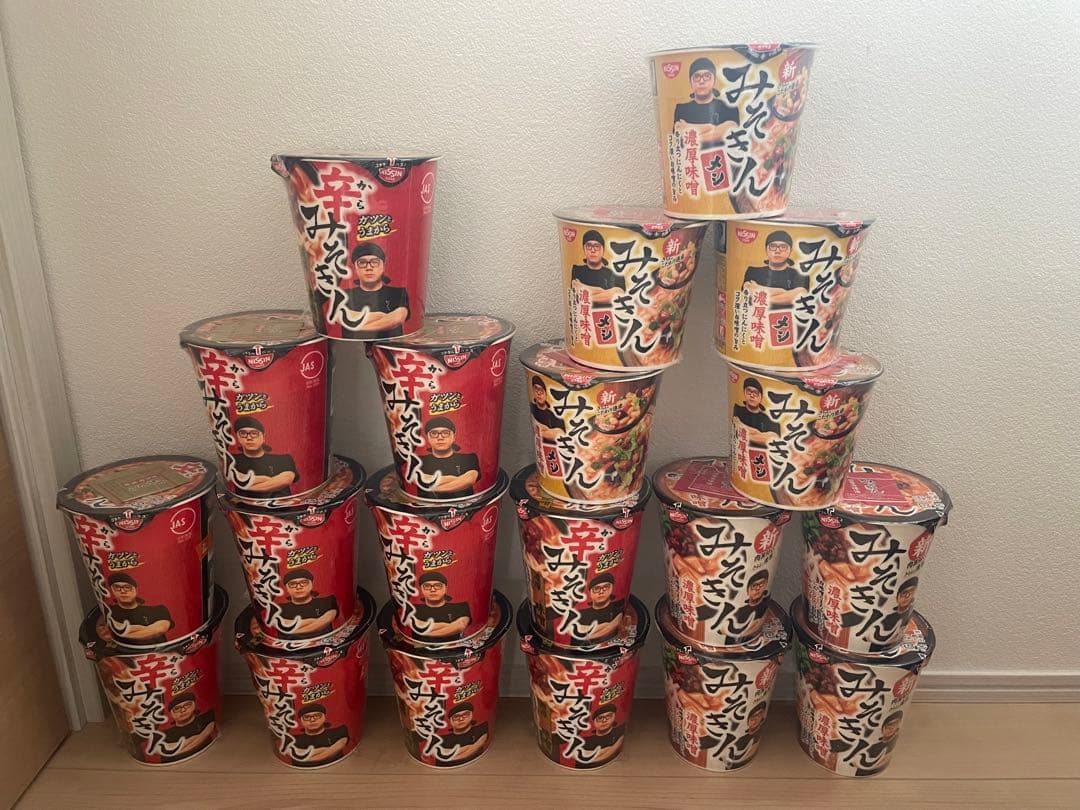 みそきん　辛みそラーメン カップ麺&みそキン飯食べ比べセット、おまけ腕時計付